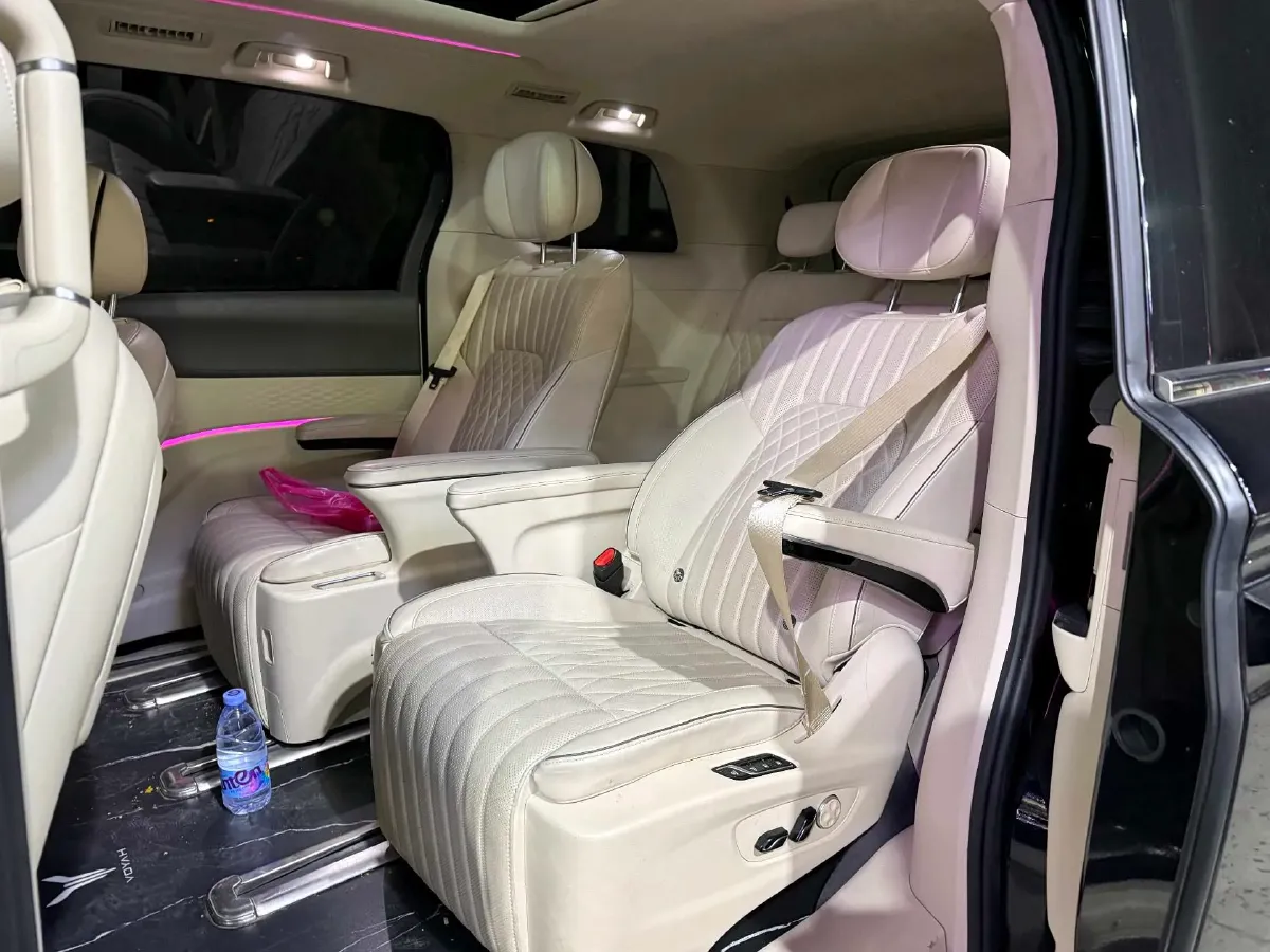 2024 Voyah Dream 1.5T 150HP L4 PHEV 43KWH,autocango,china used car exporter,china ev exporter,chinese used car exporter,chinese used ev exporter