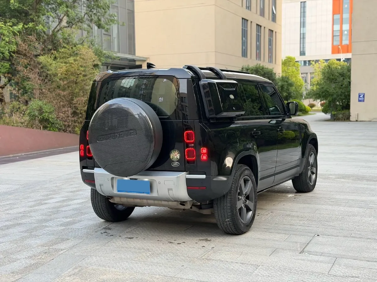 2020 Land Rover Defender 3.0T 400HP L6 8AT,autocango,china used car exporter,china ev exporter,chinese used car exporter,chinese used ev exporter