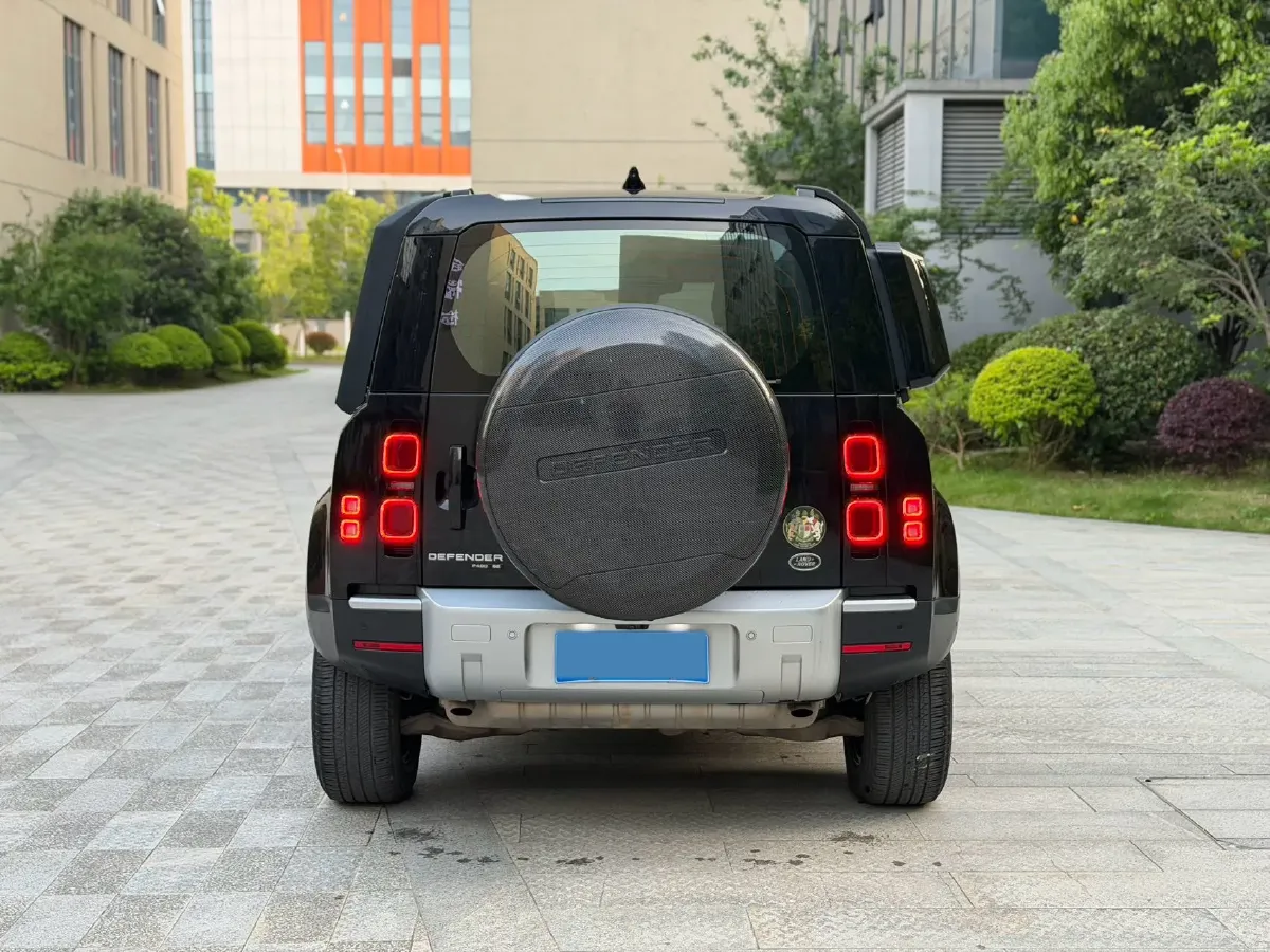 2020 Land Rover Defender 3.0T 400HP L6 8AT,autocango,china used car exporter,china ev exporter,chinese used car exporter,chinese used ev exporter