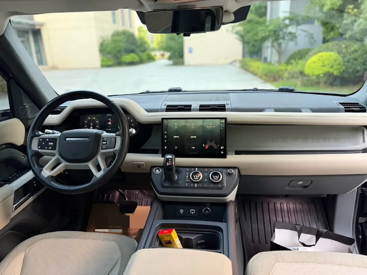 2020 Land Rover Defender 3.0T 400HP L6 8AT,autocango,china used car exporter,china ev exporter,chinese used car exporter,chinese used ev exporter