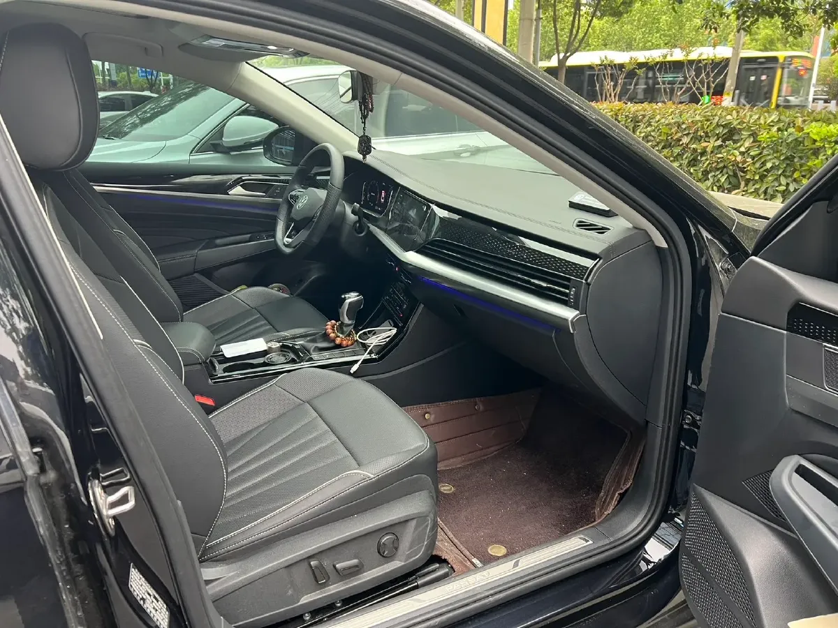 2024 Volkswagen Passat 2.0T 220HP L4 7DCT,autocango,china used car exporter,china ev exporter,chinese used car exporter,chinese used ev exporter