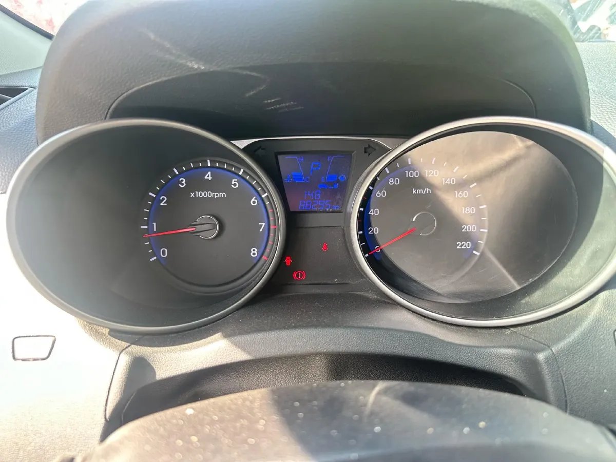 2015 Hyundai ix35 2.0L 165HP L4 6AT,autocango,china used car exporter,china ev exporter,chinese used car exporter,chinese used ev exporter