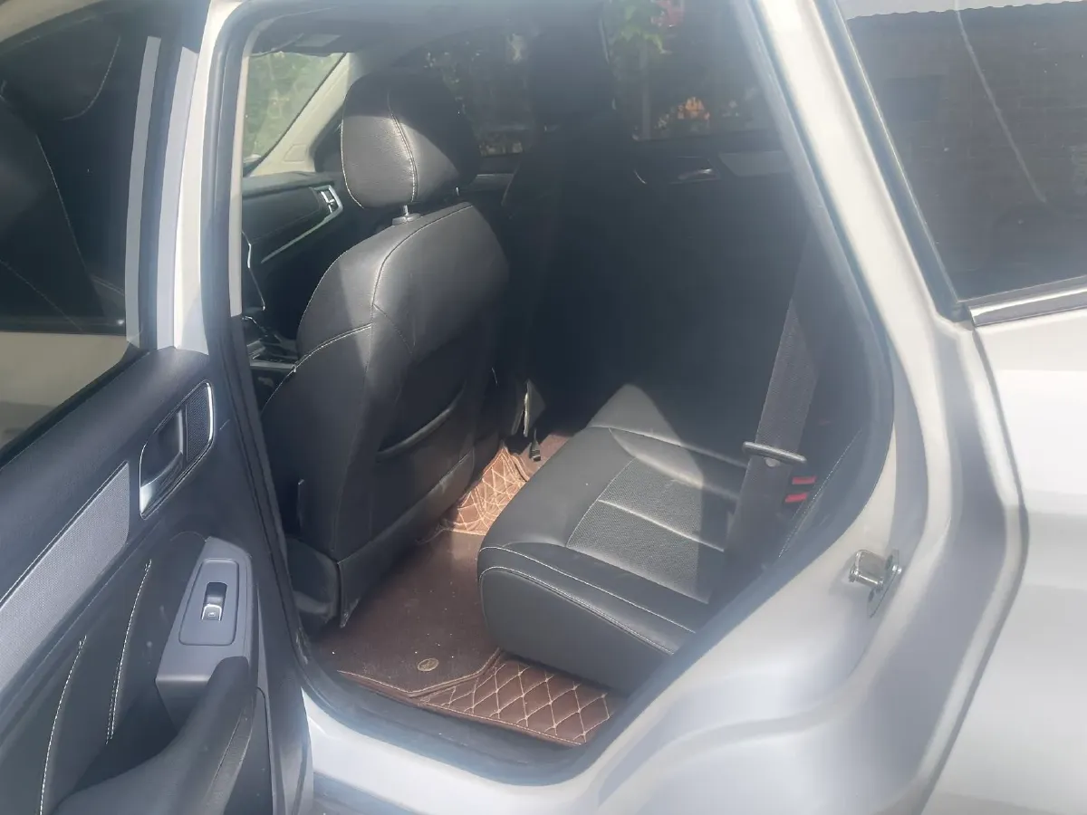 2020 Roewe i6 1.5T 169HP L4 7DCT,autocango,china used car exporter,china ev exporter,chinese used car exporter,chinese used ev exporter