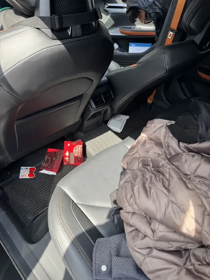 2022 ChangAn UNI-V 1.5T 188HP L4 7DCT,autocango,china used car exporter,china ev exporter,chinese used car exporter,chinese used ev exporter