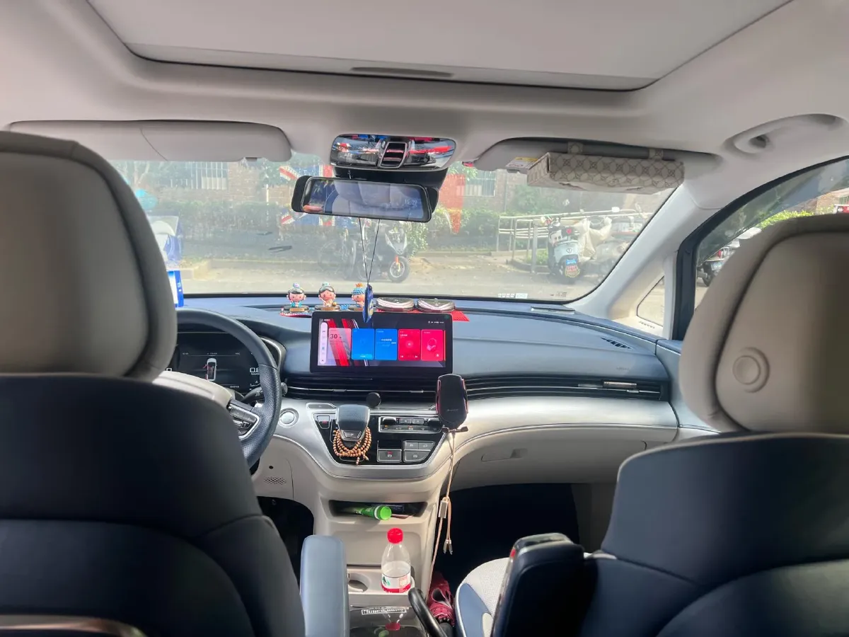 2022 Roewe iMAX8 2.0T 234HP L4 8AT,autocango,china used car exporter,china ev exporter,chinese used car exporter,chinese used ev exporter