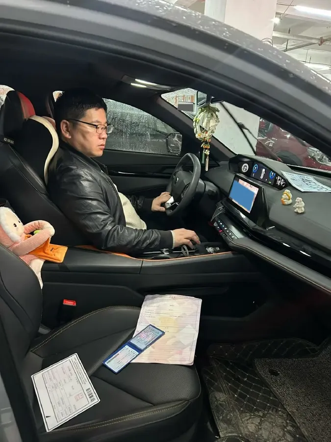 2023 ChangAn UNI-V iDD 1.5T 170HP L4 6TCT PHEV 18.4KWH,autocango,china used car exporter,china ev exporter,chinese used car exporter,chinese used ev exporter