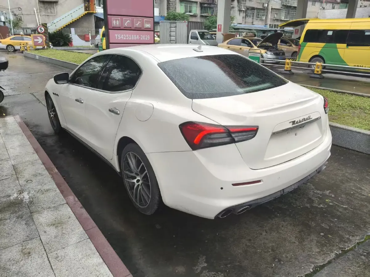 2021 Maserati Ghibli 2.0T 330HP L4 8AT,autocango,china used car exporter,china ev exporter,chinese used car exporter,chinese used ev exporter