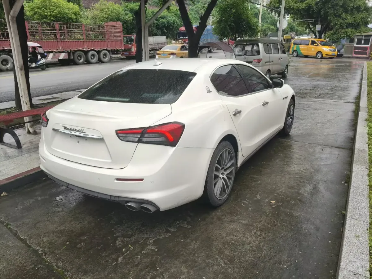 2021 Maserati Ghibli 2.0T 330HP L4 8AT,autocango,china used car exporter,china ev exporter,chinese used car exporter,chinese used ev exporter