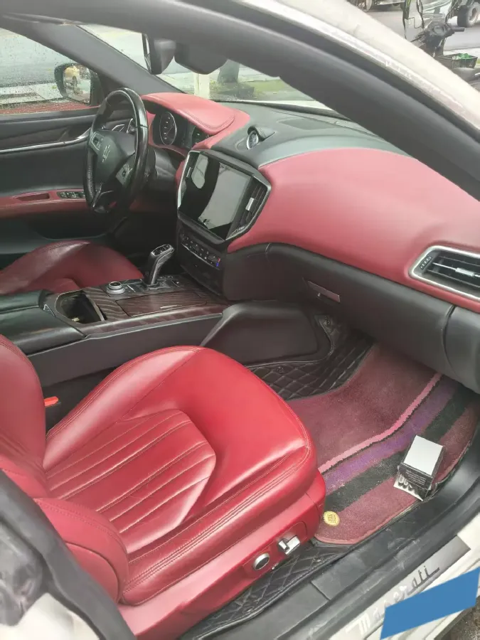 2021 Maserati Ghibli 2.0T 330HP L4 8AT,autocango,china used car exporter,china ev exporter,chinese used car exporter,chinese used ev exporter