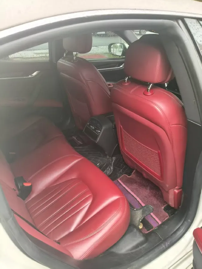 2021 Maserati Ghibli 2.0T 330HP L4 8AT,autocango,china used car exporter,china ev exporter,chinese used car exporter,chinese used ev exporter