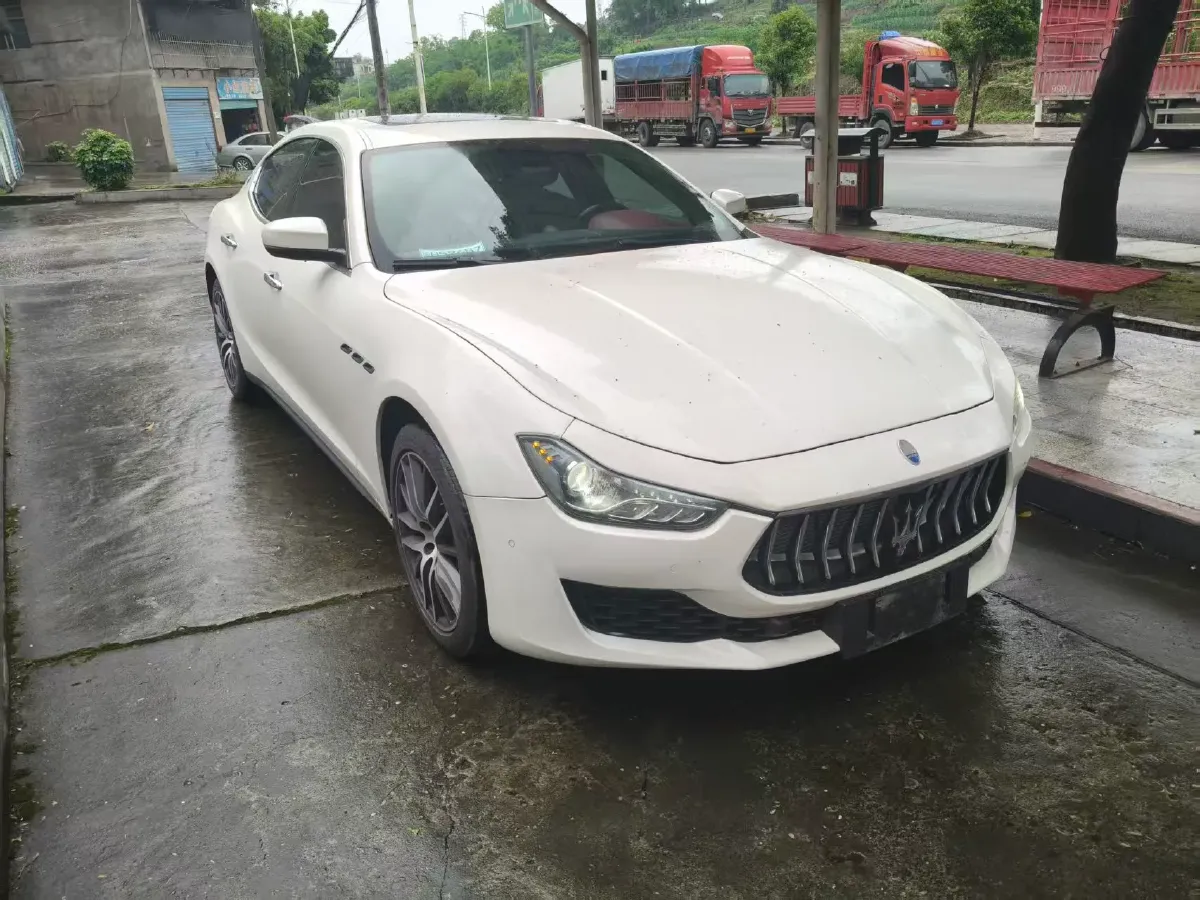 2021 Maserati Ghibli 2.0T 330HP L4 8AT,autocango,china used car exporter,china ev exporter,chinese used car exporter,chinese used ev exporter