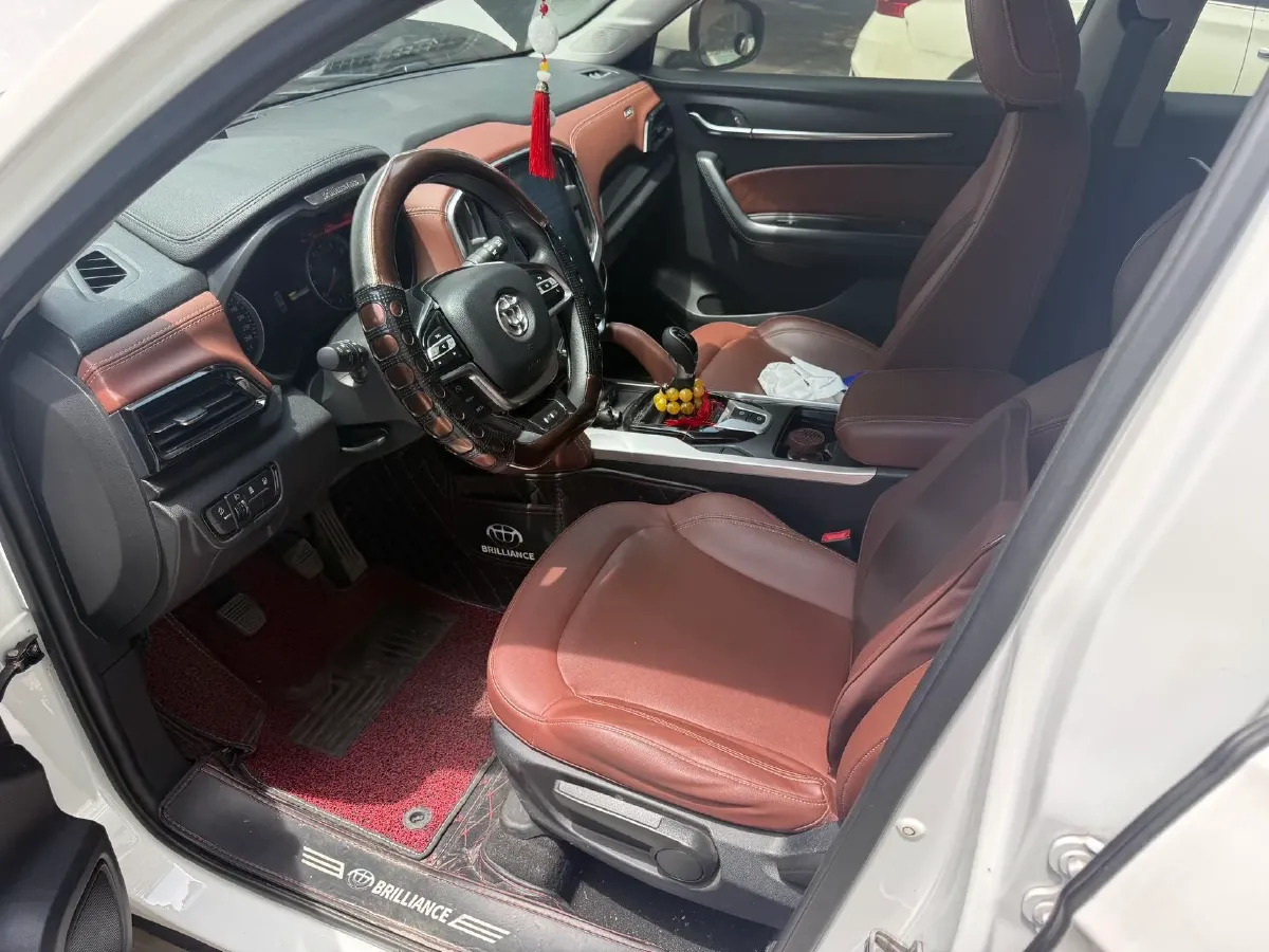 2018 Brilliance Auto V6 1.5T 150HP L4 6MT,autocango,china used car exporter,china ev exporter,chinese used car exporter,chinese used ev exporter