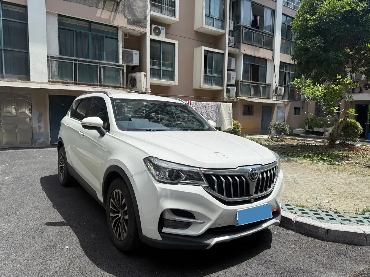 2018 Brilliance Auto V6 1.5T 150HP L4 6MT,autocango,china used car exporter,china ev exporter,chinese used car exporter,chinese used ev exporter