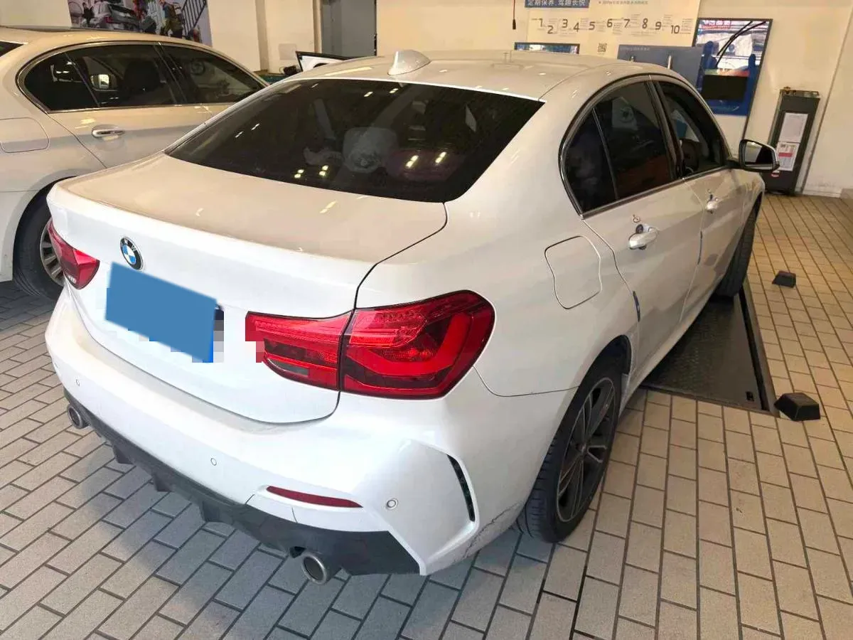 2021 BMW 1 Series 1.5T 140HP L3 7DCT,autocango,china used car exporter,china ev exporter,chinese used car exporter,chinese used ev exporter