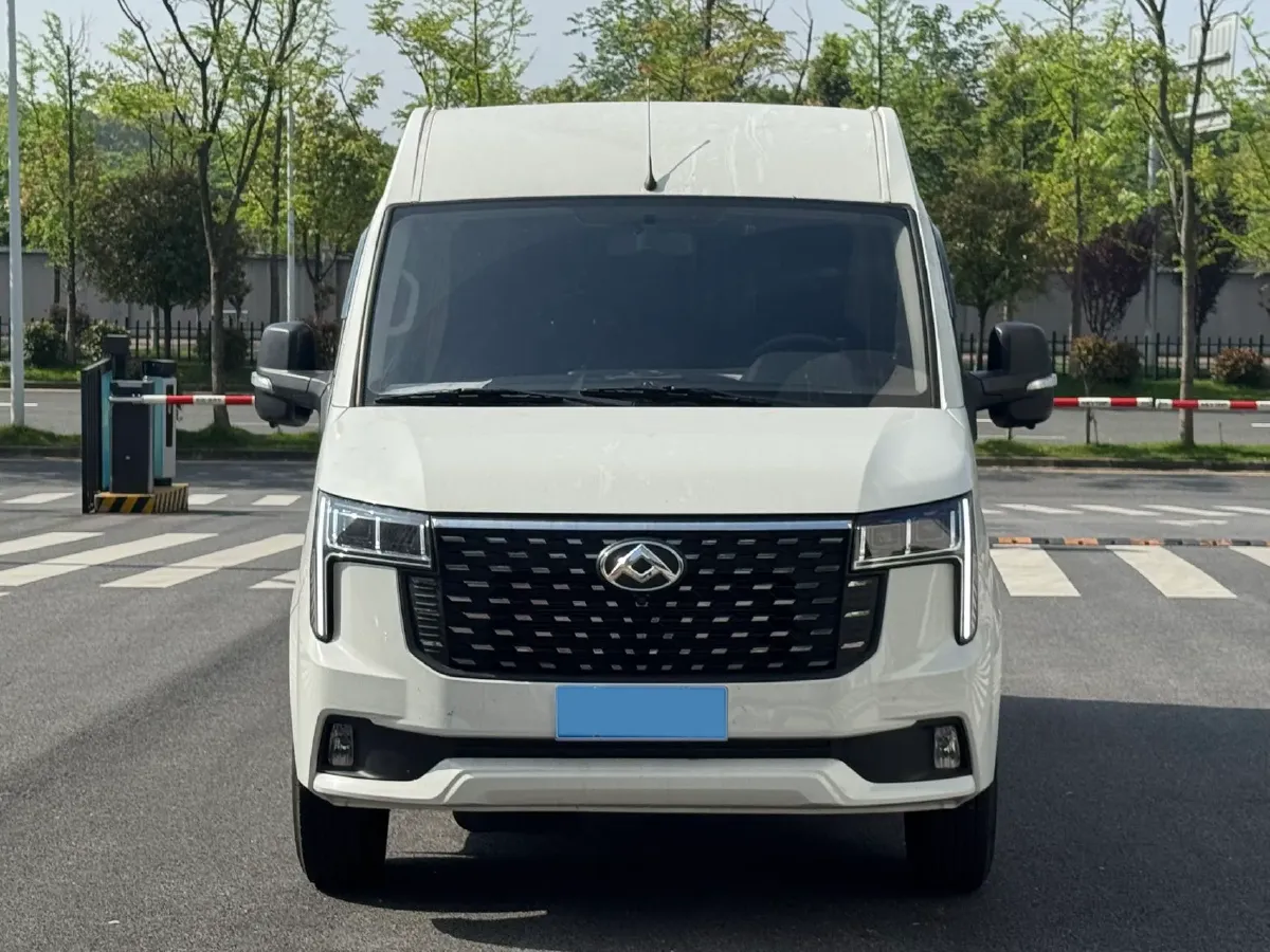 2025 MAXUS XinTu V80 2.0T 147HP L4 6MT,autocango,china used car exporter,china ev exporter,chinese used car exporter,chinese used ev exporter