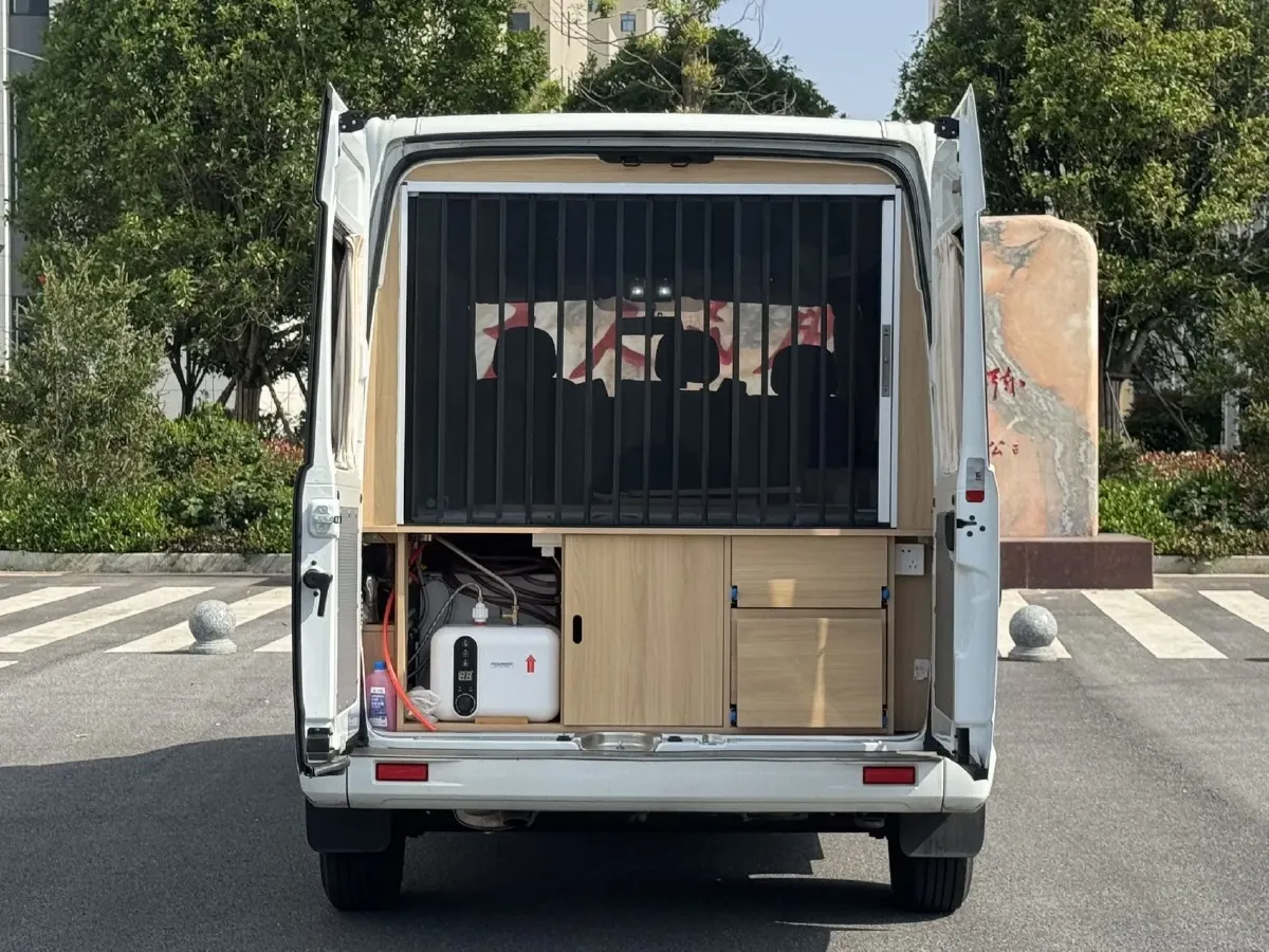 2025 MAXUS XinTu V80 2.0T 147HP L4 6MT,autocango,china used car exporter,china ev exporter,chinese used car exporter,chinese used ev exporter