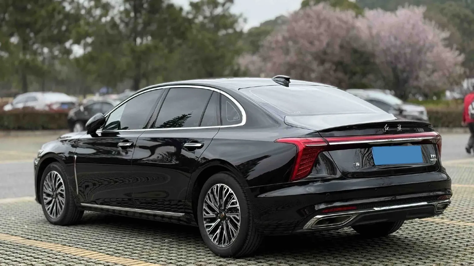 2024 HongQi H5 2.0T 224HP L4 8AT,autocango,china used car exporter,china ev exporter,chinese used car exporter,chinese used ev exporter