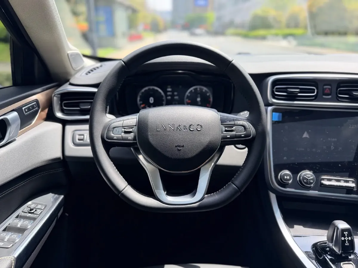 2019 LYNK&CO 01 2.0T 190HP L4 6AT,autocango,china used car exporter,china ev exporter,chinese used car exporter,chinese used ev exporter