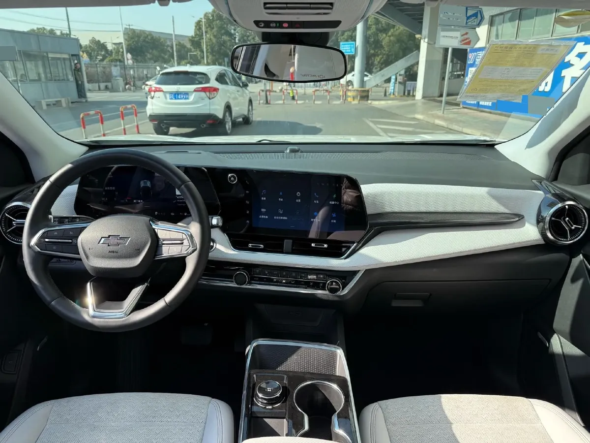 2024 Chevrolet EquinoxPlus 1.5T 180HP L4 2DHT PHEV 24.4KWH,autocango,china used car exporter,china ev exporter,chinese used car exporter,chinese used ev exporter