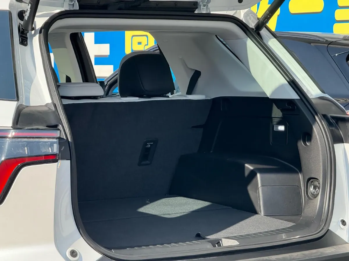 2024 Chevrolet EquinoxPlus 1.5T 180HP L4 2DHT PHEV 24.4KWH,autocango,china used car exporter,china ev exporter,chinese used car exporter,chinese used ev exporter