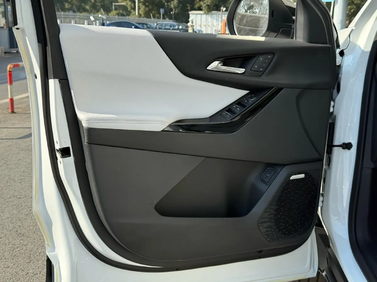 2024 Chevrolet EquinoxPlus 1.5T 180HP L4 2DHT PHEV 24.4KWH,autocango,china used car exporter,china ev exporter,chinese used car exporter,chinese used ev exporter