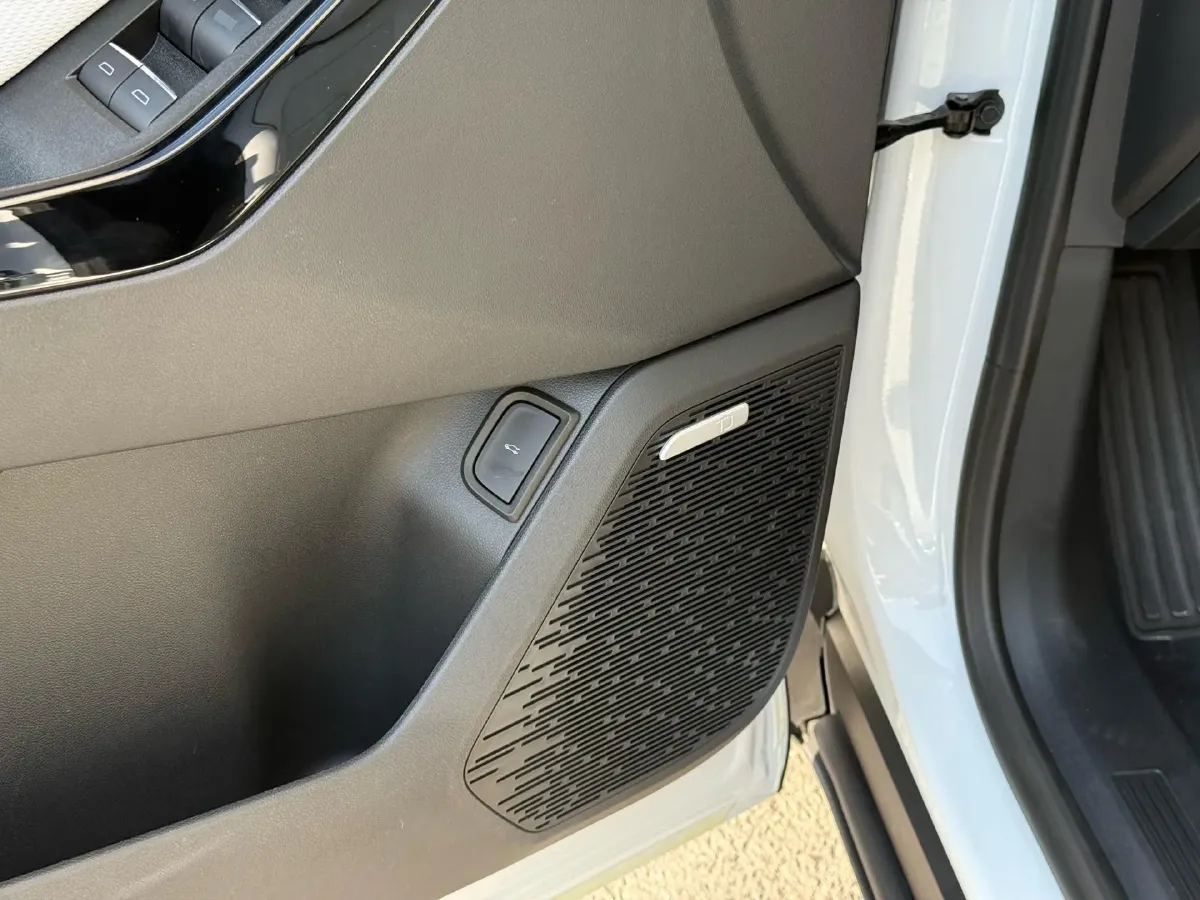 2024 Chevrolet EquinoxPlus 1.5T 180HP L4 2DHT PHEV 24.4KWH,autocango,china used car exporter,china ev exporter,chinese used car exporter,chinese used ev exporter