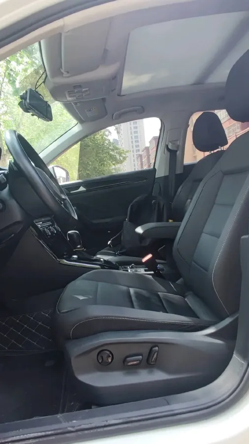 2022 Volkswagen T-Roc 1.4T 150HP L4 7DCT,autocango,china used car exporter,china ev exporter,chinese used car exporter,chinese used ev exporter