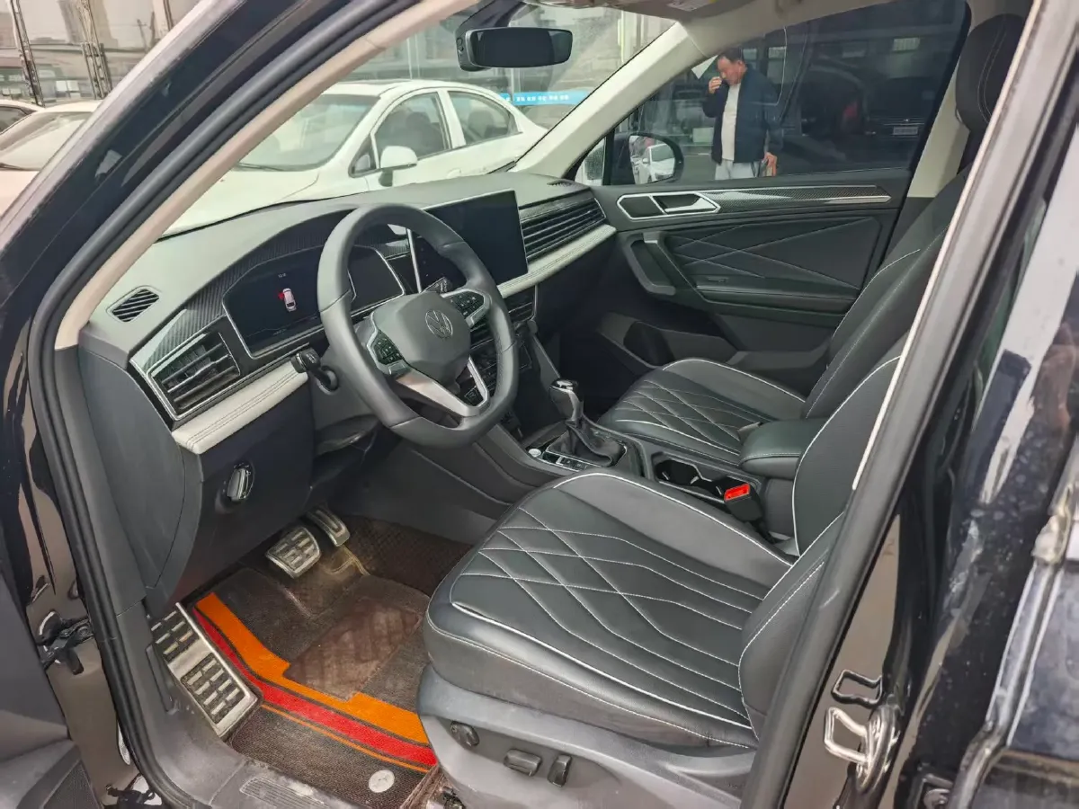 2024 Volkswagen Tiguan L 2.0T 186HP L4 7DCT,autocango,china used car exporter,china ev exporter,chinese used car exporter,chinese used ev exporter