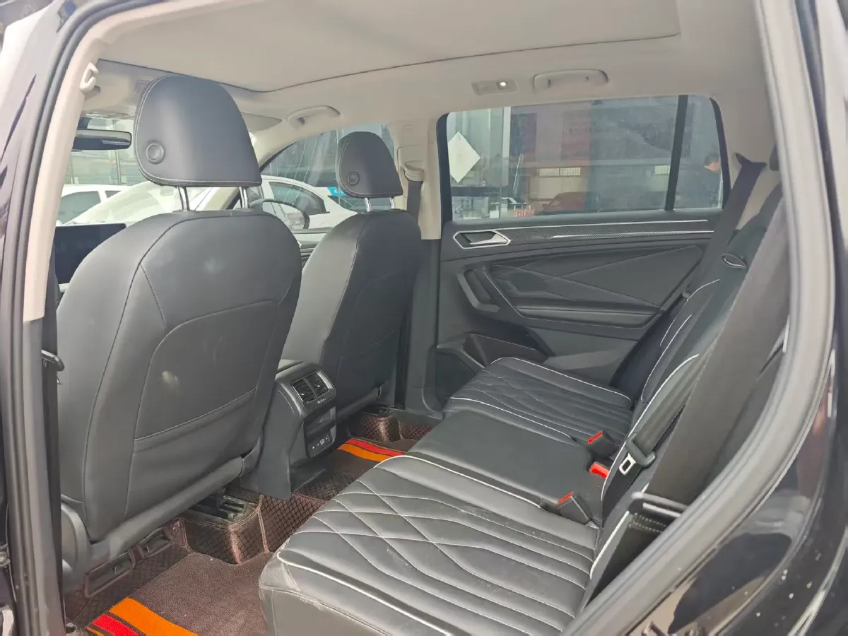 2024 Volkswagen Tiguan L 2.0T 186HP L4 7DCT,autocango,china used car exporter,china ev exporter,chinese used car exporter,chinese used ev exporter
