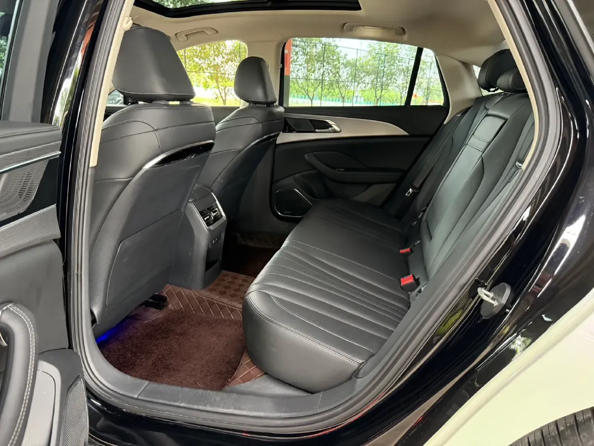 2023 HongQi H5 2.0T 224HP L4 8AT,autocango,china used car exporter,china ev exporter,chinese used car exporter,chinese used ev exporter