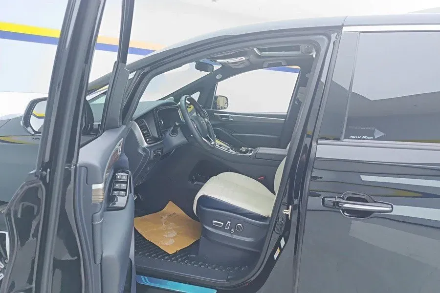 2021 GAC Trumpchi M8 2.0T 252HP L4 8AT,autocango,china used car exporter,china ev exporter,chinese used car exporter,chinese used ev exporter