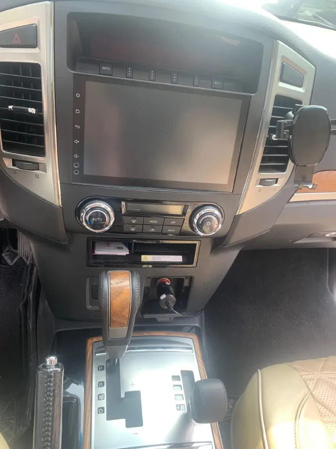 2019 Mitsubishi Pajero 3.0L 174HP V6 5AT,autocango,china used car exporter,china ev exporter,chinese used car exporter,chinese used ev exporter