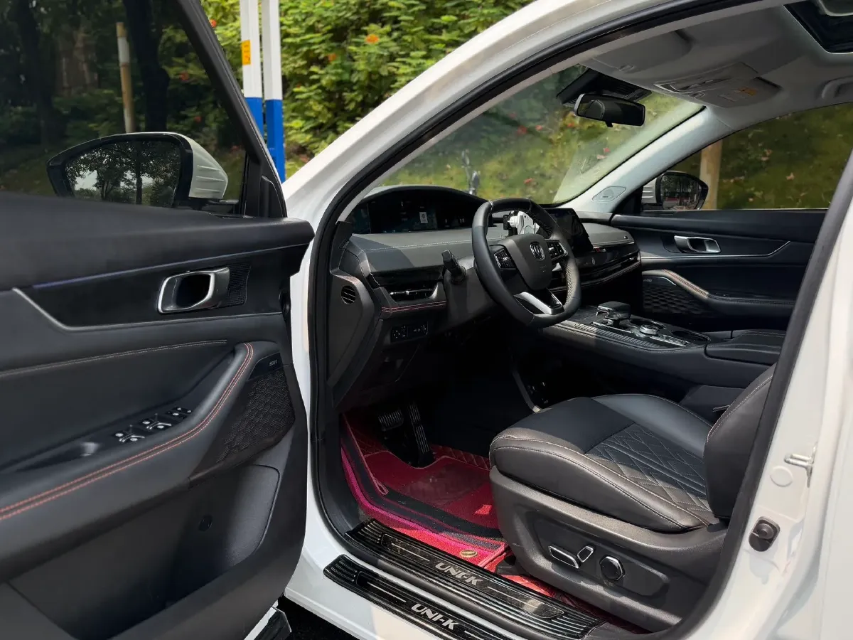 2021 ChangAn UNI-K 2.0T 233HP L4 8AT,autocango,china used car exporter,china ev exporter,chinese used car exporter,chinese used ev exporter