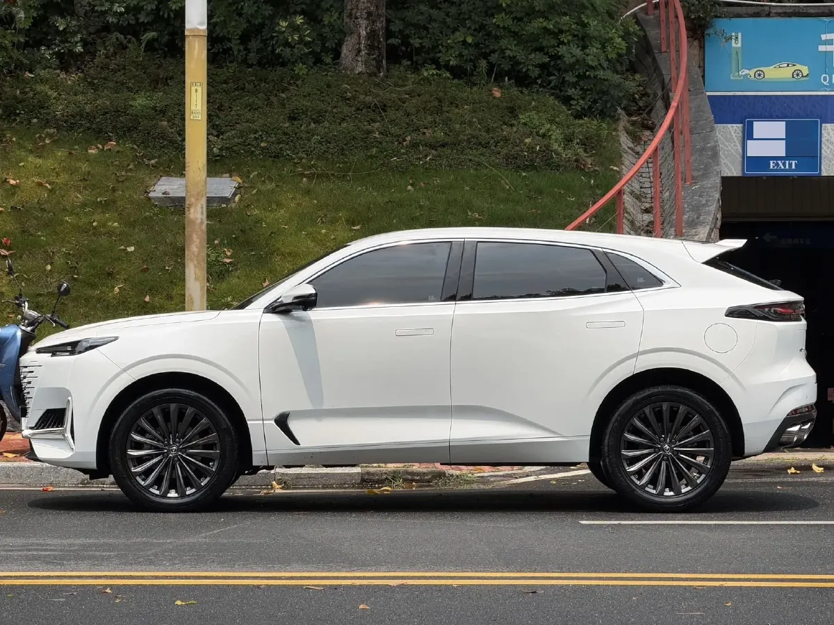 2021 ChangAn UNI-K 2.0T 233HP L4 8AT,autocango,china used car exporter,china ev exporter,chinese used car exporter,chinese used ev exporter