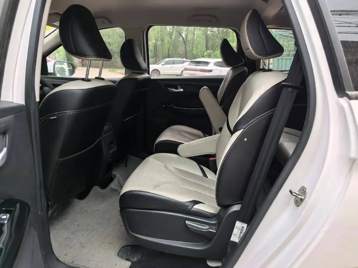 2019 BaoJun 730 1.5T 147HP L4 CVT,autocango,china used car exporter,china ev exporter,chinese used car exporter,chinese used ev exporter