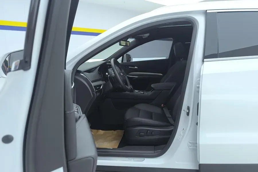 2022 Cadillac XT4 2.0T 237HP L4 9AT,autocango,china used car exporter,china ev exporter,chinese used car exporter,chinese used ev exporter