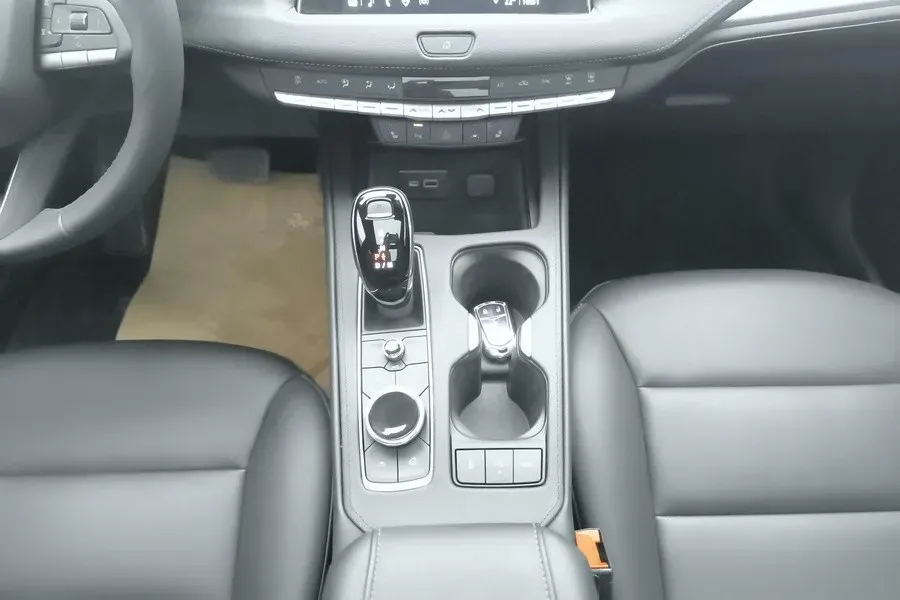 2022 Cadillac XT4 2.0T 237HP L4 9AT,autocango,china used car exporter,china ev exporter,chinese used car exporter,chinese used ev exporter