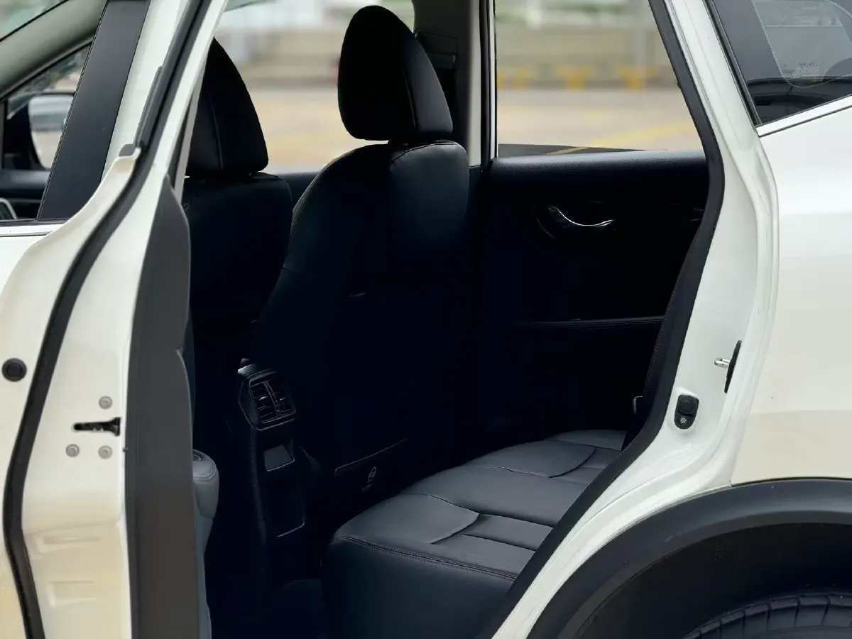 2023 Iveco DeYi 2.5T 122HP L4 6AT,autocango,china used car exporter,china ev exporter,chinese used car exporter,chinese used ev exporter