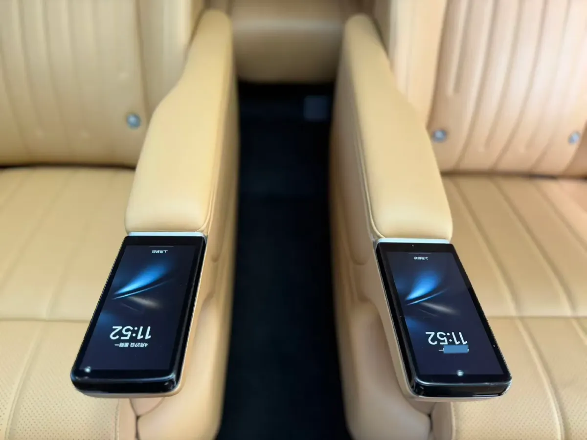 2025 Voyah Dream 1.5T 150HP L4 PHEV 41.7KWH,autocango,china used car exporter,china ev exporter,chinese used car exporter,chinese used ev exporter