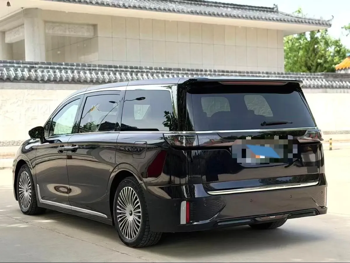 2025 Voyah Dream 1.5T 150HP L4 PHEV 41.7KWH,autocango,china used car exporter,china ev exporter,chinese used car exporter,chinese used ev exporter