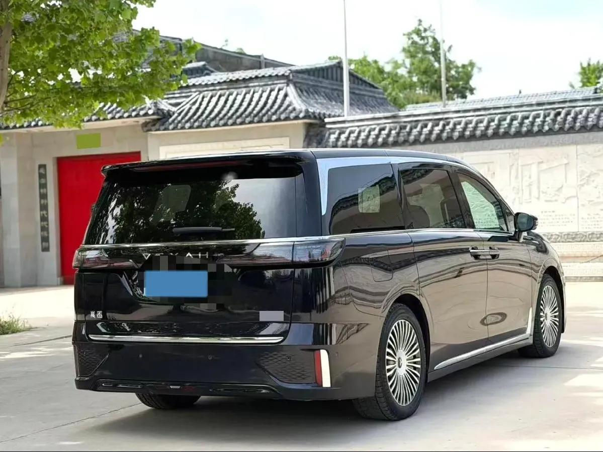 2025 Voyah Dream 1.5T 150HP L4 PHEV 41.7KWH,autocango,china used car exporter,china ev exporter,chinese used car exporter,chinese used ev exporter