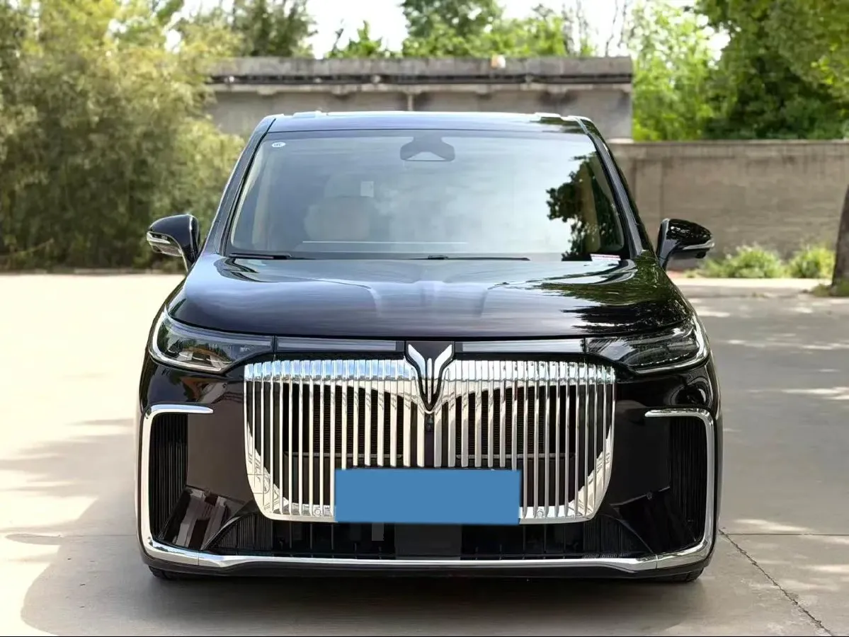 2025 Voyah Dream 1.5T 150HP L4 PHEV 41.7KWH,autocango,china used car exporter,china ev exporter,chinese used car exporter,chinese used ev exporter