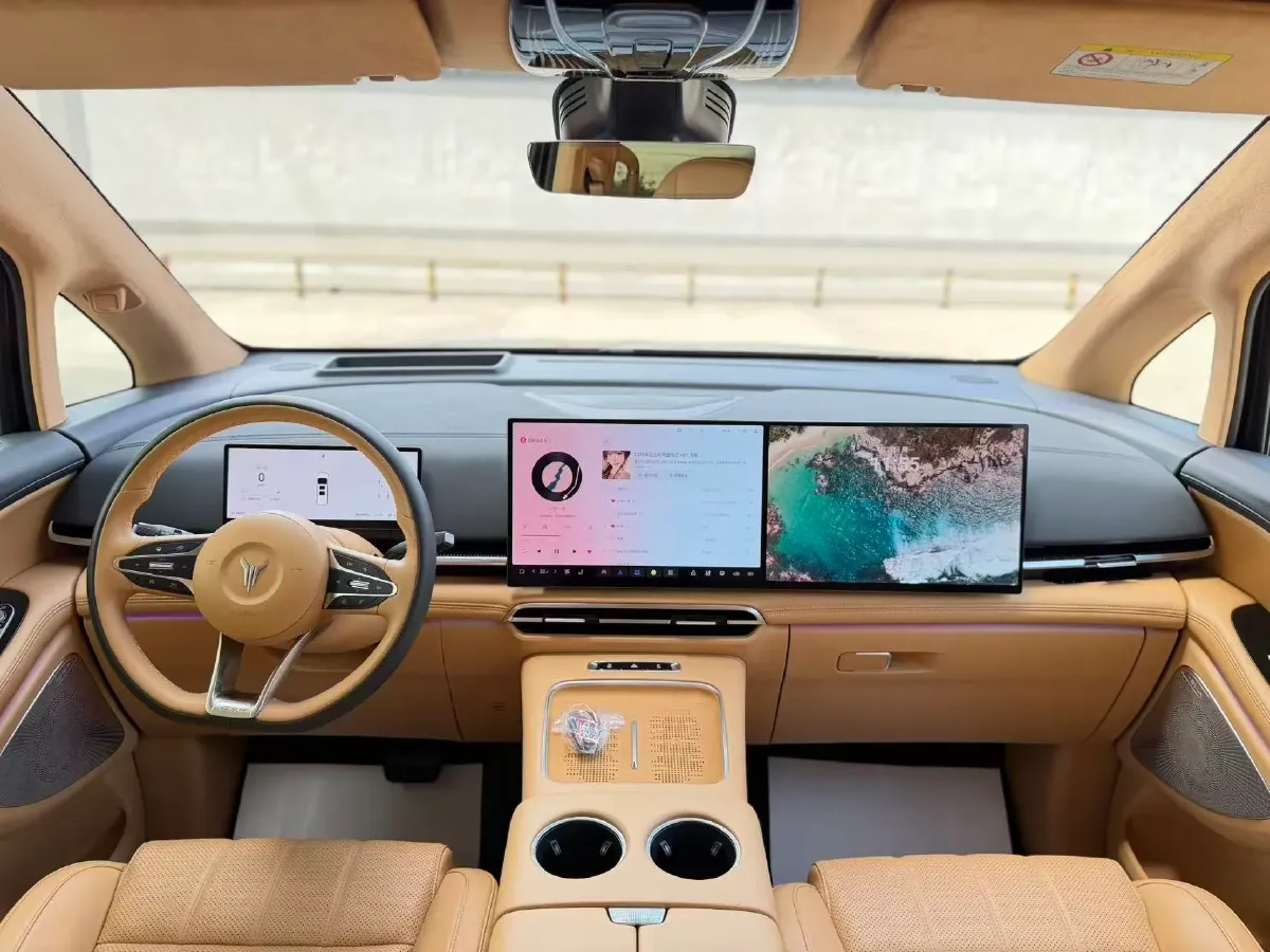 2025 Voyah Dream 1.5T 150HP L4 PHEV 41.7KWH,autocango,china used car exporter,china ev exporter,chinese used car exporter,chinese used ev exporter