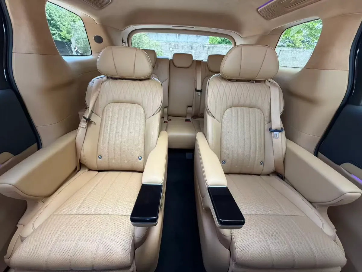 2025 Voyah Dream 1.5T 150HP L4 PHEV 41.7KWH,autocango,china used car exporter,china ev exporter,chinese used car exporter,chinese used ev exporter