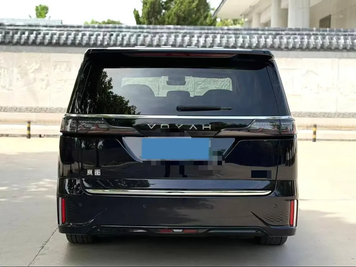 2025 Voyah Dream 1.5T 150HP L4 PHEV 41.7KWH,autocango,china used car exporter,china ev exporter,chinese used car exporter,chinese used ev exporter