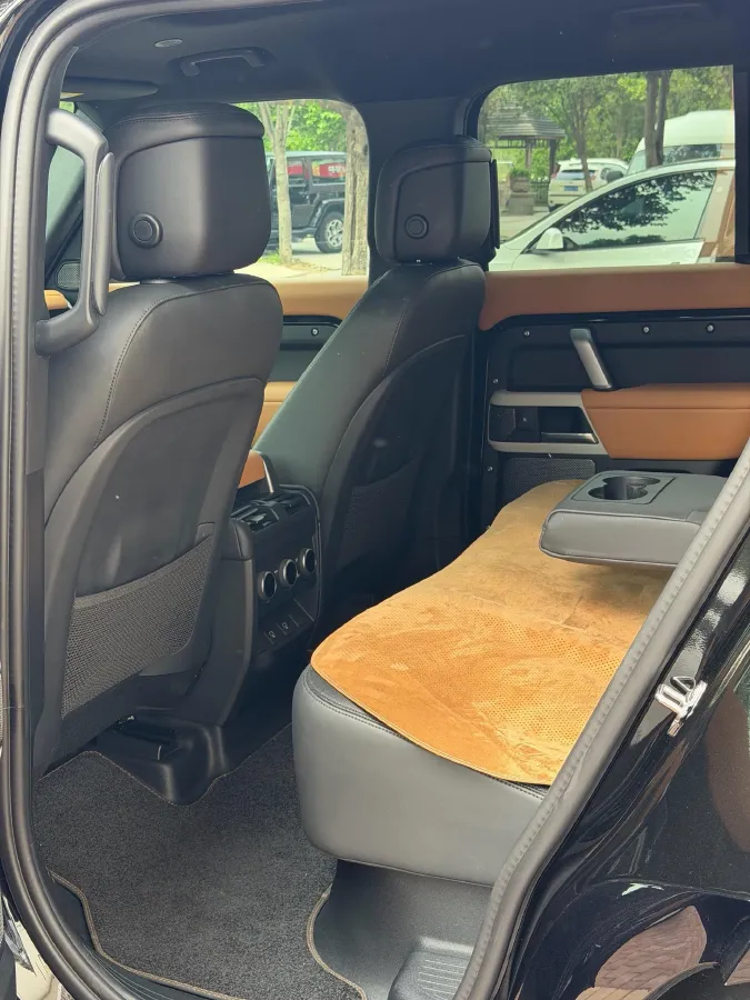 2024 Land Rover Defender 3.0T 400HP L6 8AT,autocango,china used car exporter,china ev exporter,chinese used car exporter,chinese used ev exporter