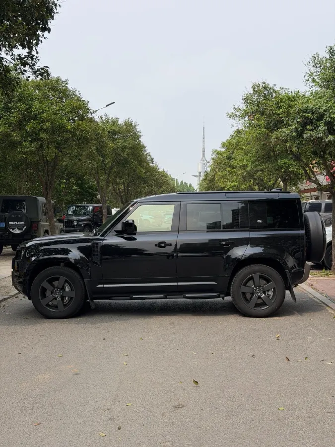 2024 Land Rover Defender 3.0T 400HP L6 8AT,autocango,china used car exporter,china ev exporter,chinese used car exporter,chinese used ev exporter