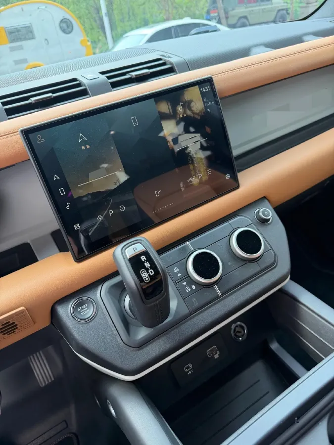 2024 Land Rover Defender 3.0T 400HP L6 8AT,autocango,china used car exporter,china ev exporter,chinese used car exporter,chinese used ev exporter