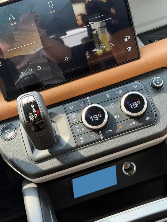 2024 Land Rover Defender 3.0T 400HP L6 8AT,autocango,china used car exporter,china ev exporter,chinese used car exporter,chinese used ev exporter