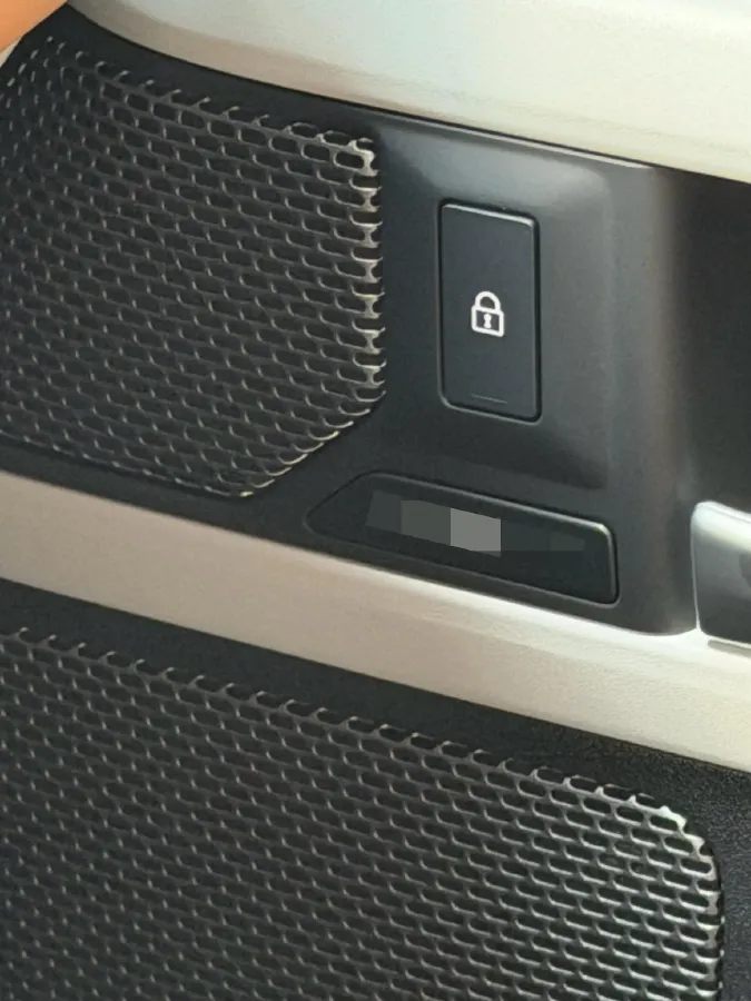 2024 Land Rover Defender 3.0T 400HP L6 8AT,autocango,china used car exporter,china ev exporter,chinese used car exporter,chinese used ev exporter